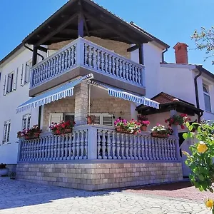 Mila-casa Bianca , Medolino Croazia